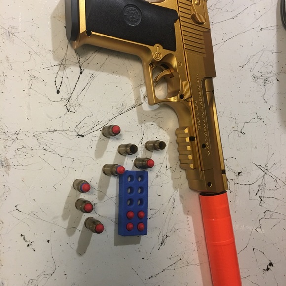 Toy gun 🎯🔫GOLD Desert Eagle 50cal SHOOTING Soft Bullet Shell Ejecting Magazine - Picture 5 of 8